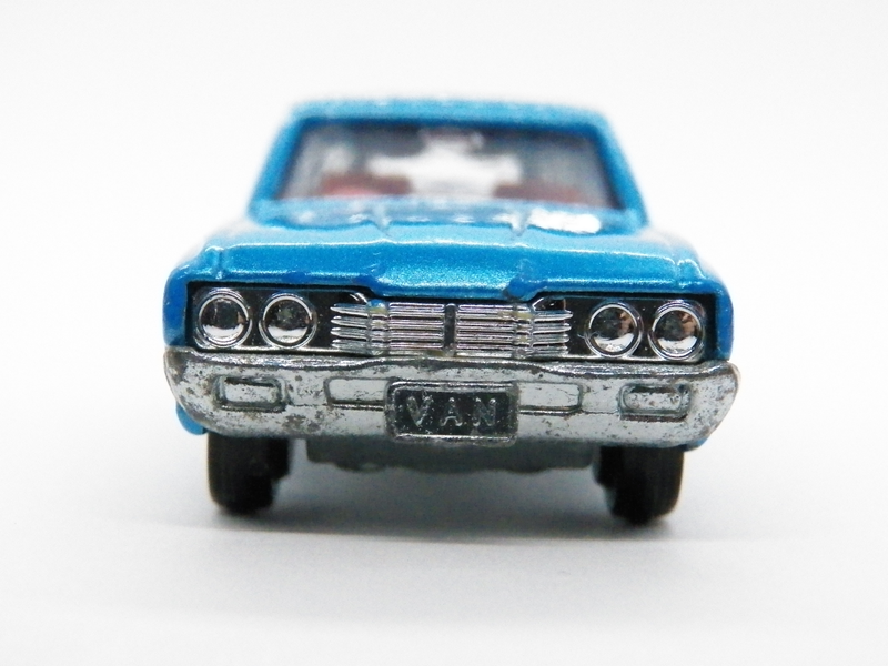 Illustration for article titled Tomica 1:64 Nissan Gloria VanĀ
